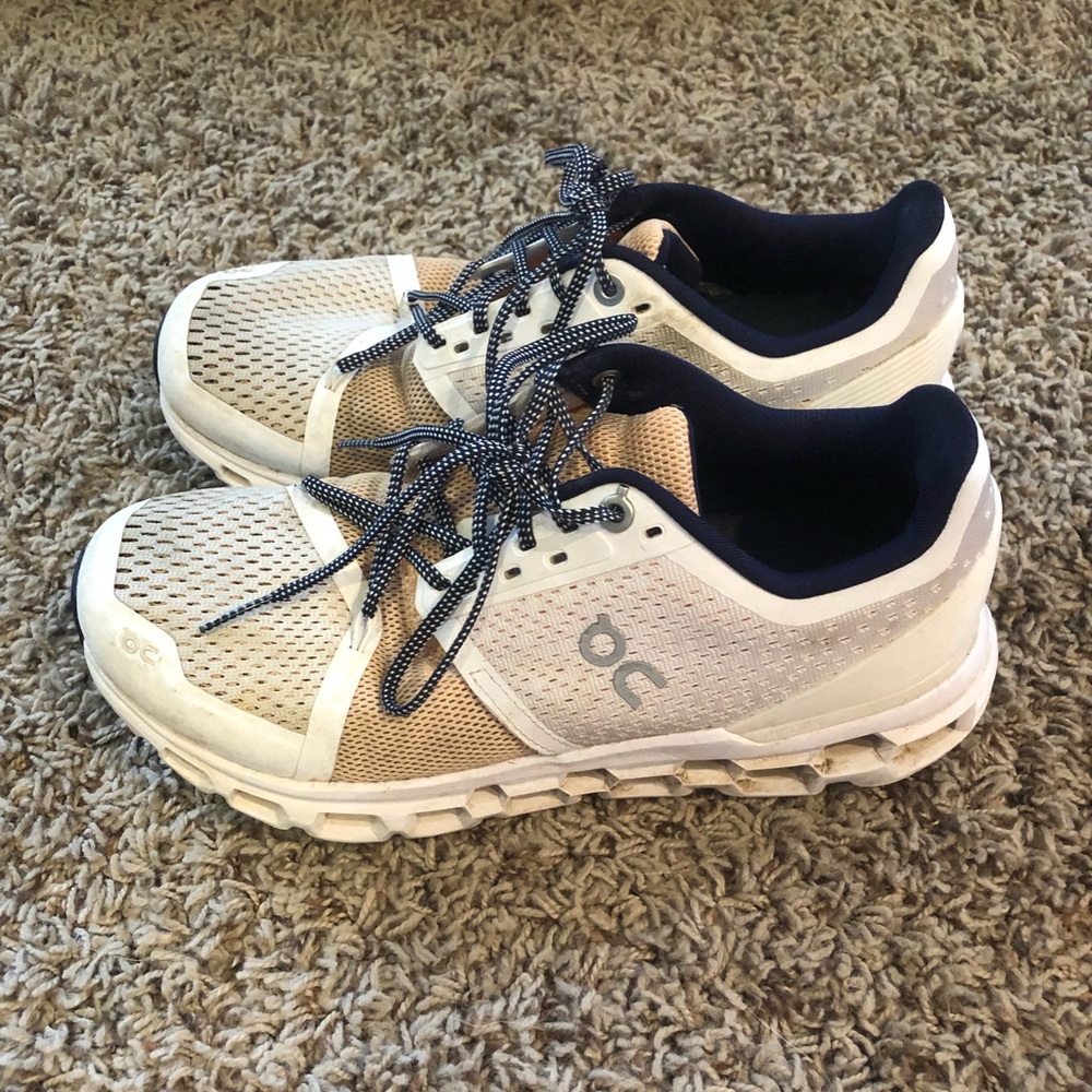 On Cloud Tennis Shoes Gold and White Size 7.5